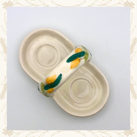 Vintage Corn Salt & Pepper Shaker Set on Tray - Picture 4 of 6